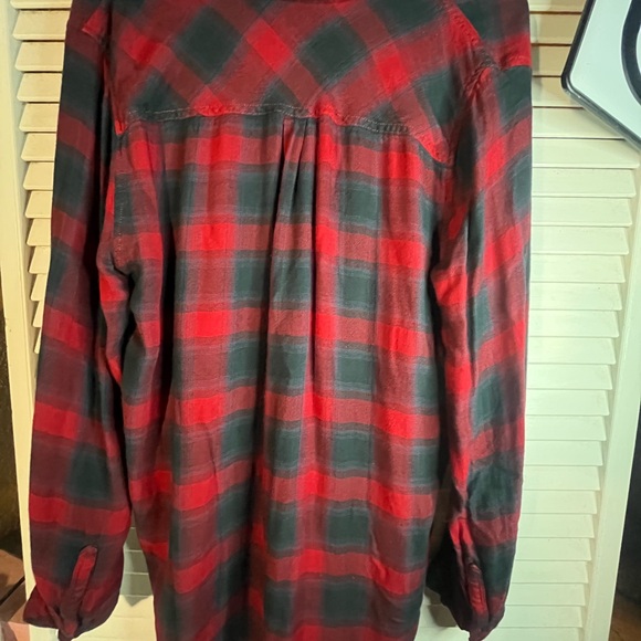 BEACHLUNCHLOUNGE Red and Black Plaid shirt- long and relaxed fit - Picture 8 of 8